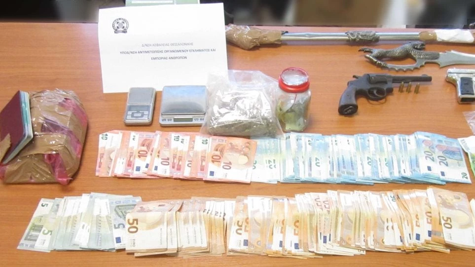 Aπίστευτες καταστάσεις – Αλβανοί και Άραβες οι διακινητές χασίς στο Αριστοτέλειο!